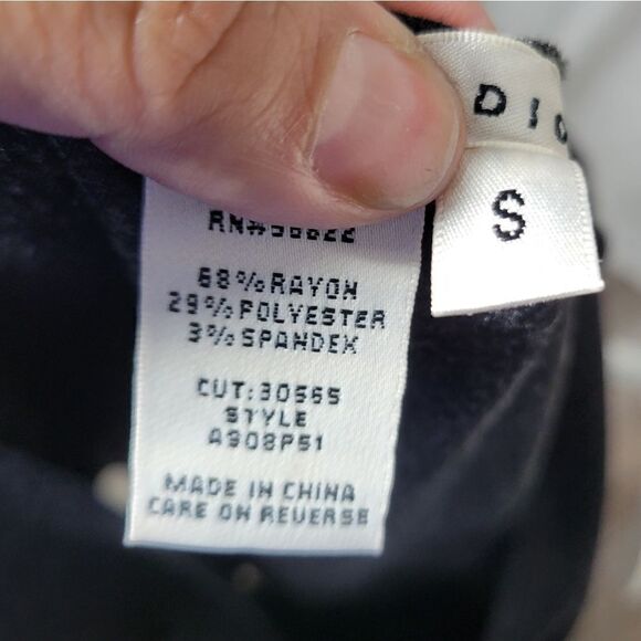 Max studio 3/4  gray knit button accent dress - Picture 2 of 9